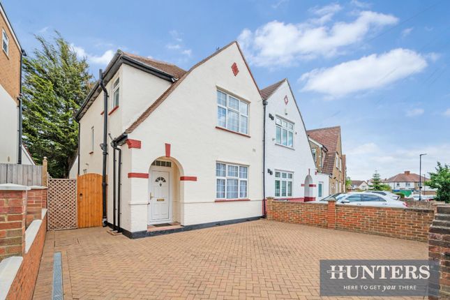 4 bed property, in Chatsworth Crescent, £700,000