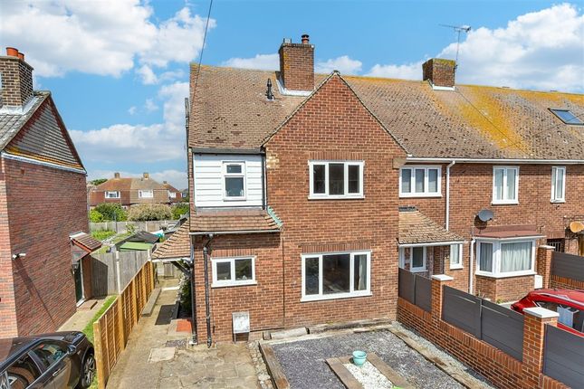 3 bed property, in Grayne Avenue, £220,000