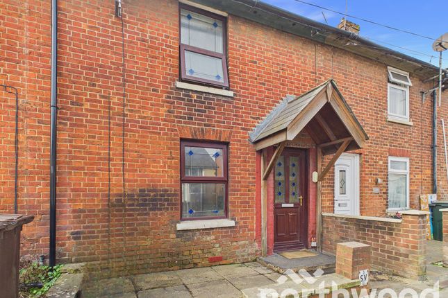 2 bed property, in Hythe Road, £145,000