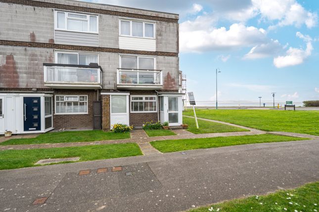 2 bed property, in Marine Parade East, £225,000