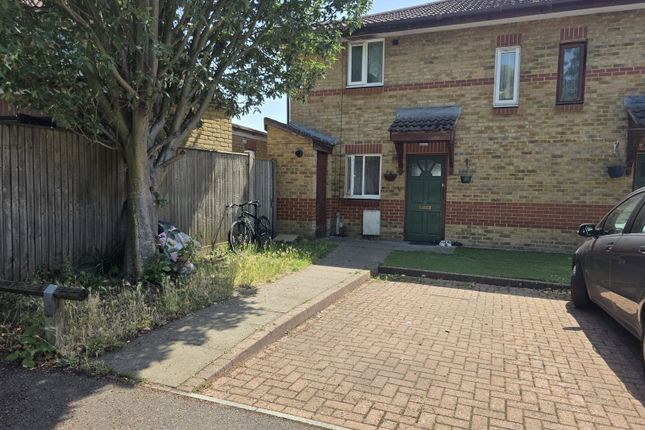 2 bed property, in Humber Close, £450,000