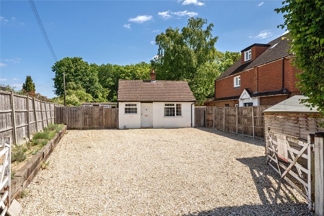 1 bed property, in Potters Lane, £460,000