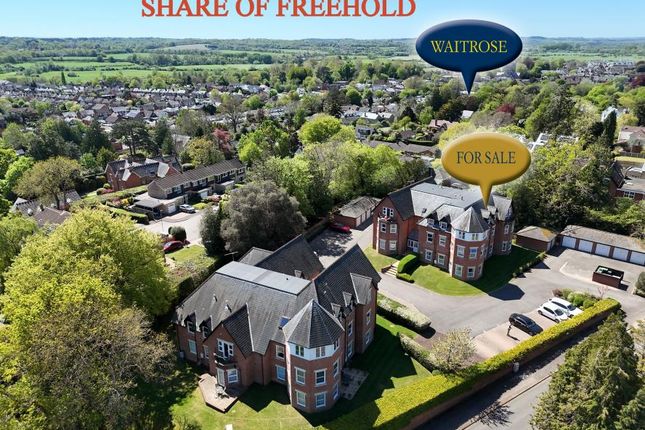 2 bed property, in Grangewood Hall, £200,000