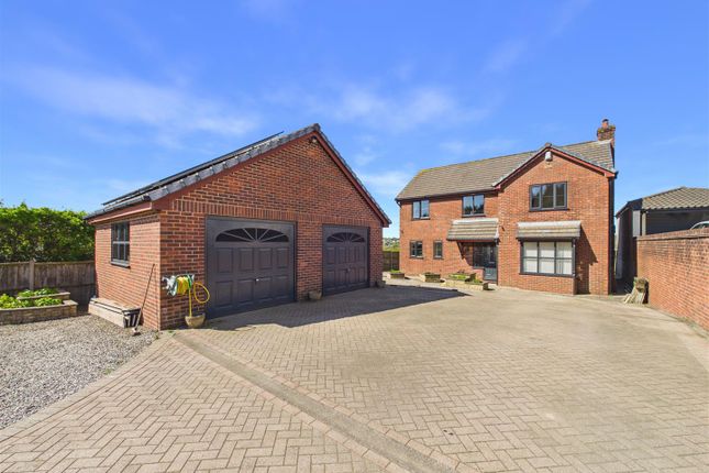 4 bed property, in Deans Walk, £680,000