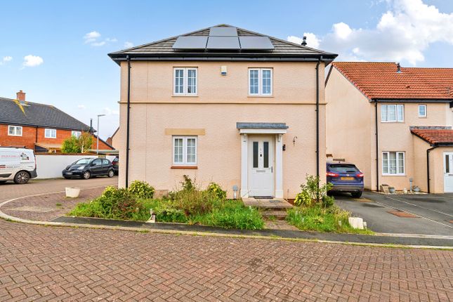 3 bed property, in Greenfield Road, £275,000