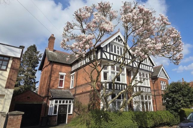 6 bed property, in St. Johns Road, £700,000