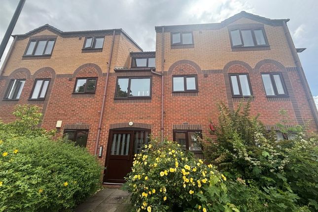 2 bed property, in Ashton Croft, £110,000