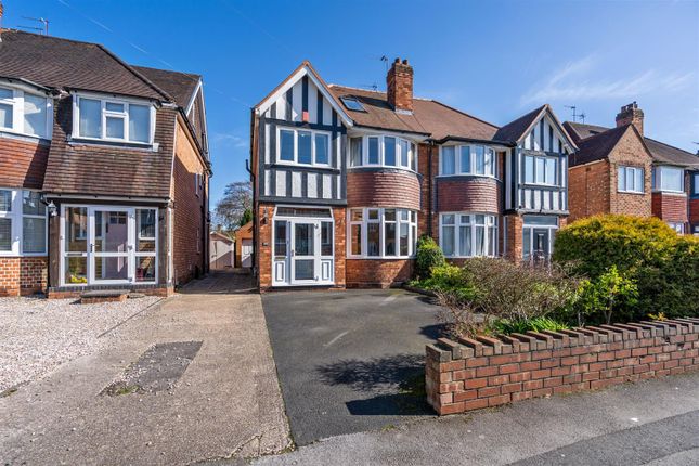 4 bed property, in Moreton Road, £425,000