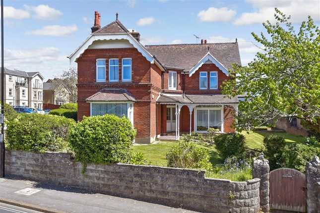 4 bed property, in Arthurs Hill, £575,000