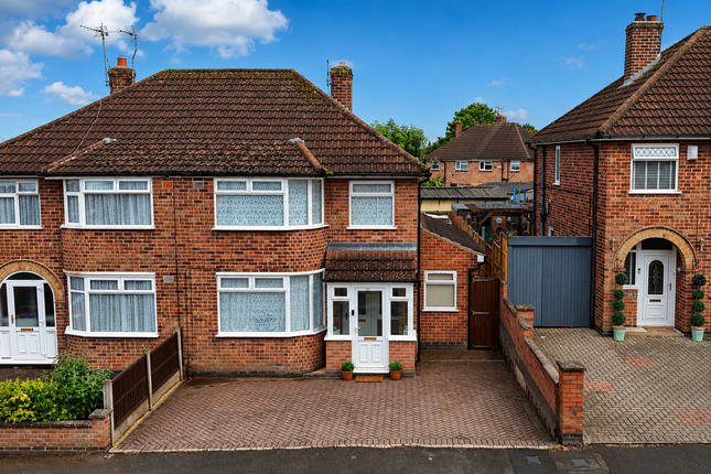 3 bed property, in Edenhurst Avenue, £250,000