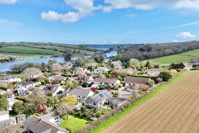 3 bed property, in Salt Box Close, £595,000