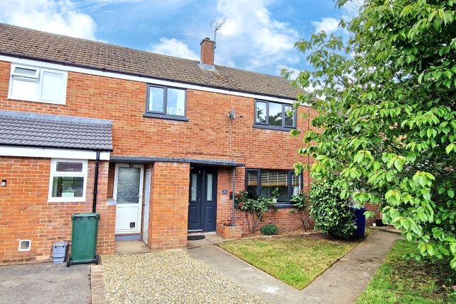 3 bed property, in Elderfield Road, £340,000