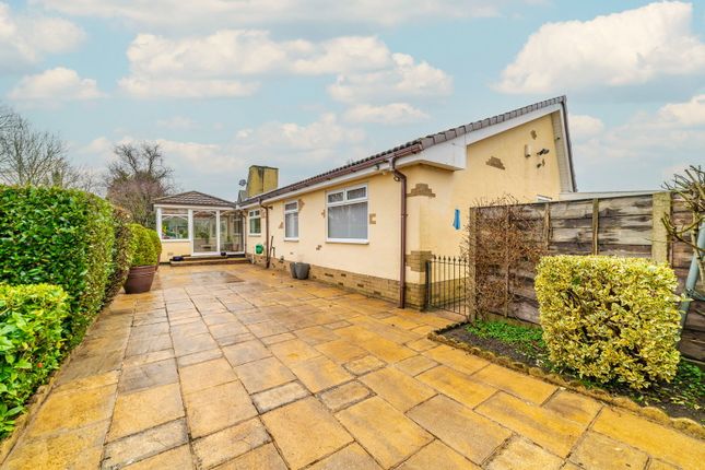 2 bed property, in Devonshire Close, £375,000
