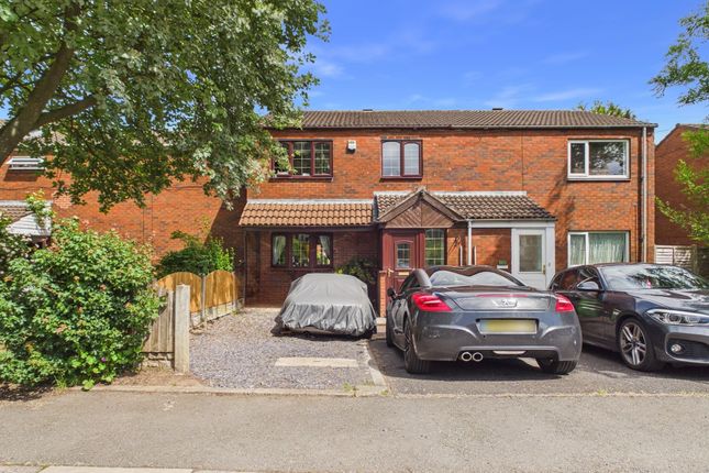 3 bed property, in 22 Locket Close, £185,000