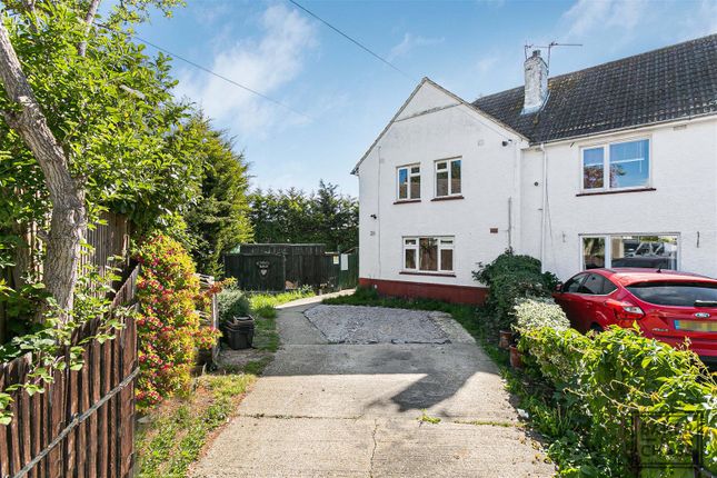 3 bed property, in Goffs Oak Avenue, £450,000