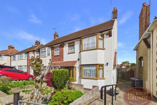 3 bed property, in Windsor Crescent, £230,000