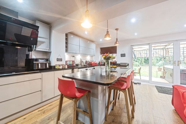 5 bed property, in Poynings Crescent, £620,000