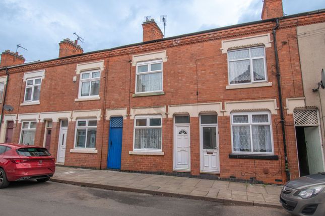 2 bed property, in Tudor Road, £160,000