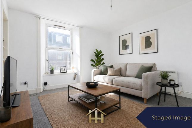 2 bed property, in Albert Street, £80,000