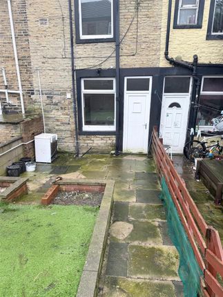 3 bed property, in Exmouth Place, £130,000