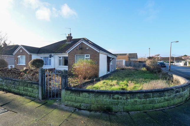 2 bed property, in Levens Drive, £170,000