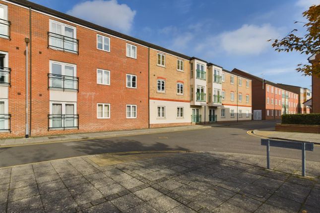 1 bed property, in Riverside Drive, £96,000