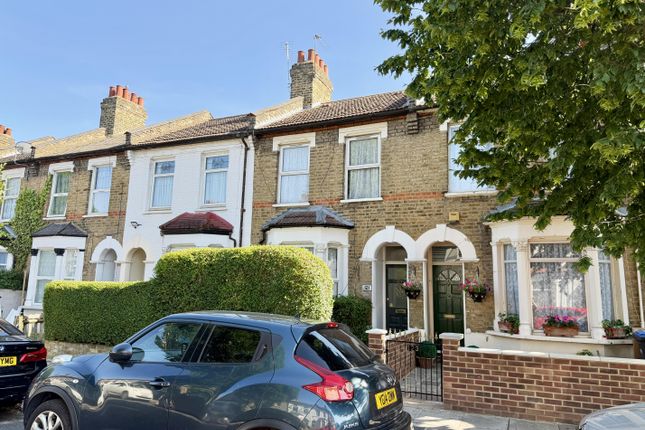 3 bed property, in 121 Huxley Road, £325,000