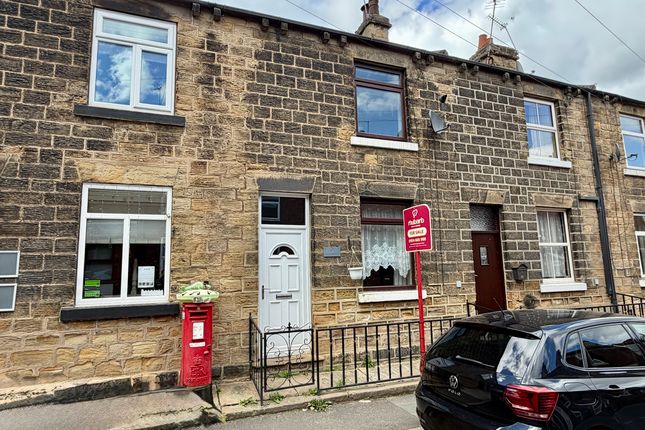 1 bed property, in School Lane, £135,000