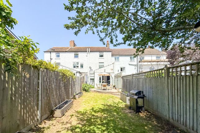 2 bed property, in Brook Street, £280,000