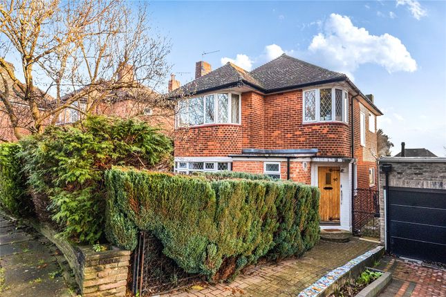 3 bed property, in Curthwaite Gardens, £800,000