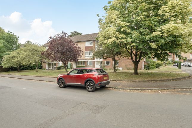 2 bed property, in Fernley Court, £110,000