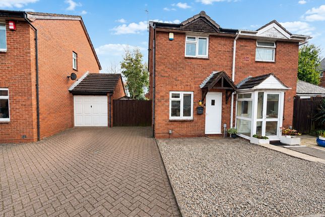 2 bed property, in Shawley Croft, £240,000
