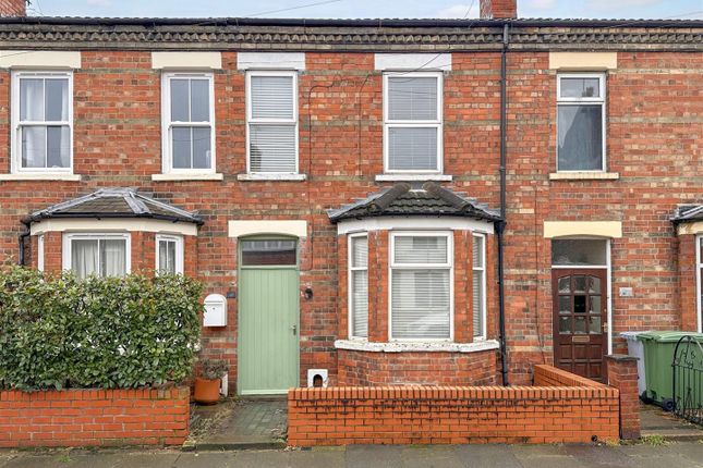3 bed property, in Harcourt Street, £200,000