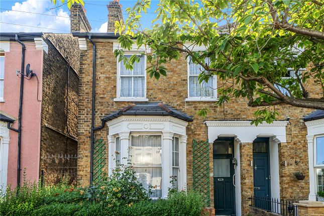 3 bed property, in Meadowcourt Road, £800,000