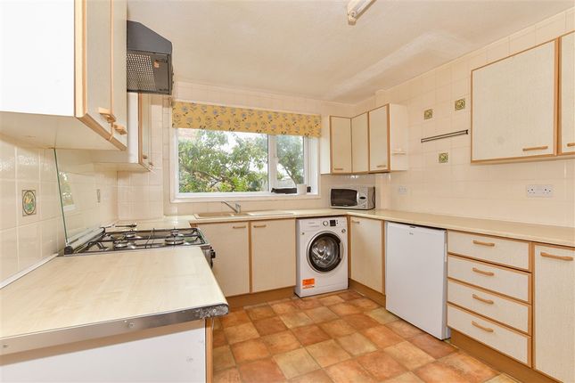 3 bed property, in Wheatcroft, £230,000