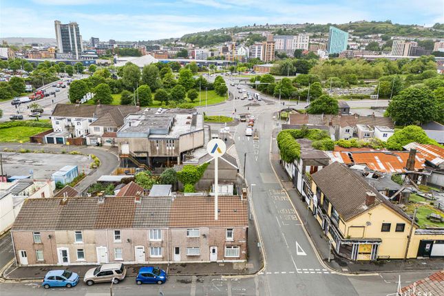 2 bed property, in Miers Street, £165,000