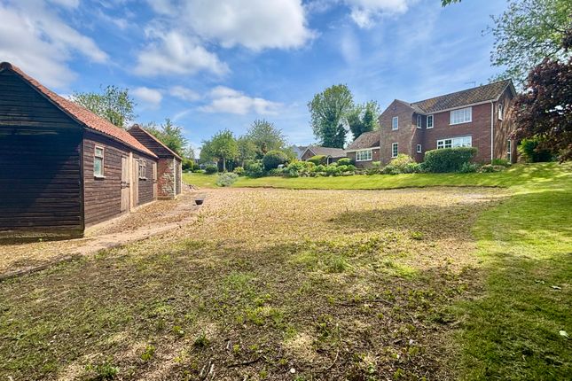 3 bed property, in Pottergate Road, £445,000