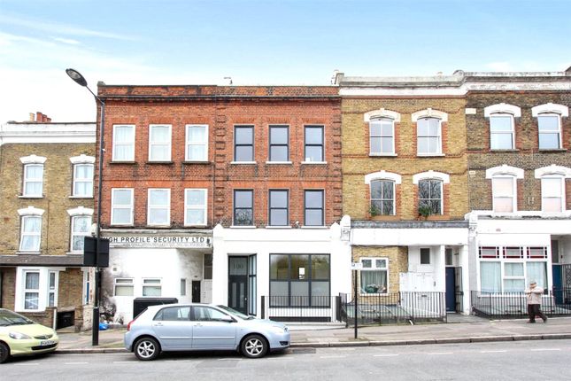 1 bed property, in Chatsworth Road, £260,000