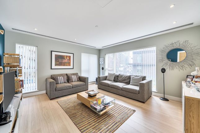 3 bed property, in Cherry Orchard Road, £450,000