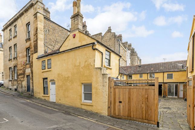 3 bed property, in Rivers Street Mews, £650,000