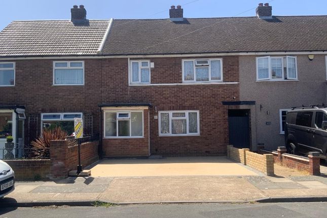 3 bed property, in Elm Park, £440,000