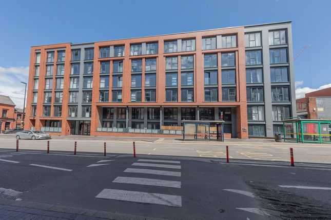 1 bed property, in Bradford Street, £83,000
