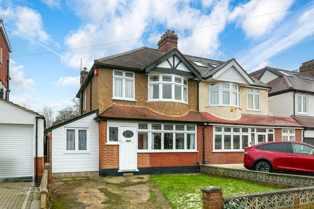 4 bed property, in Greenfield Avenue, £825,000