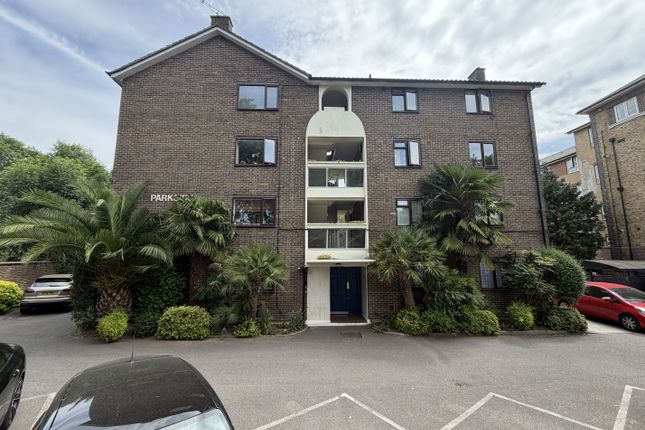 1 bed property, in 12 Parkside, £180,000