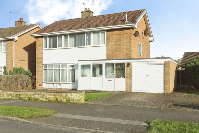 4 bed property, in Spring Walk, £275,000