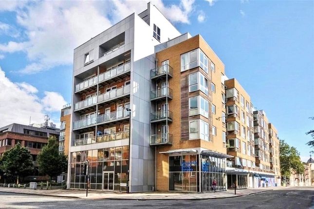 2 bed property, in High Street, £220,000