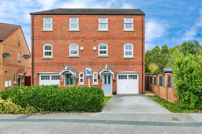 4 bed property, in Skylark View, £250,000