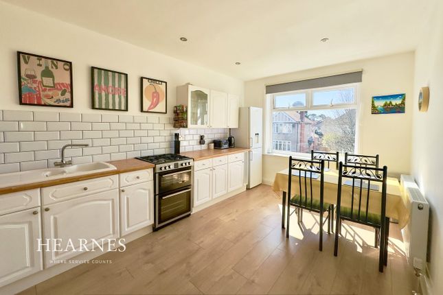 2 bed property, in Strouden Avenue, £260,000
