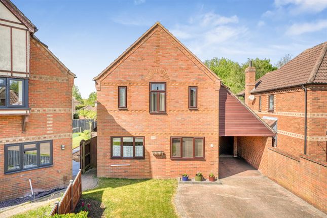 3 bed property, in Priors Park, £475,000