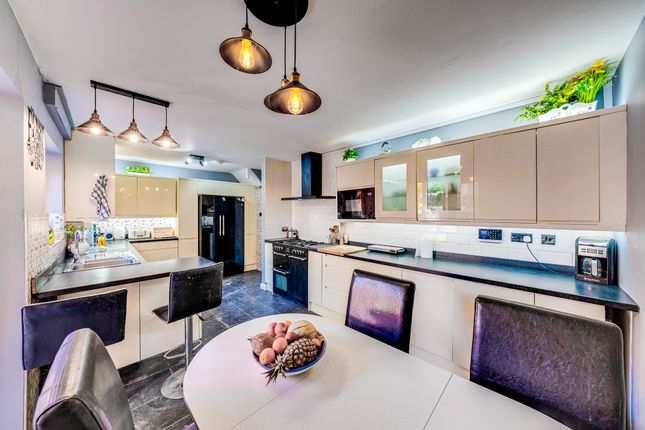 3 bed property, in Foxbury Drive, £600,000